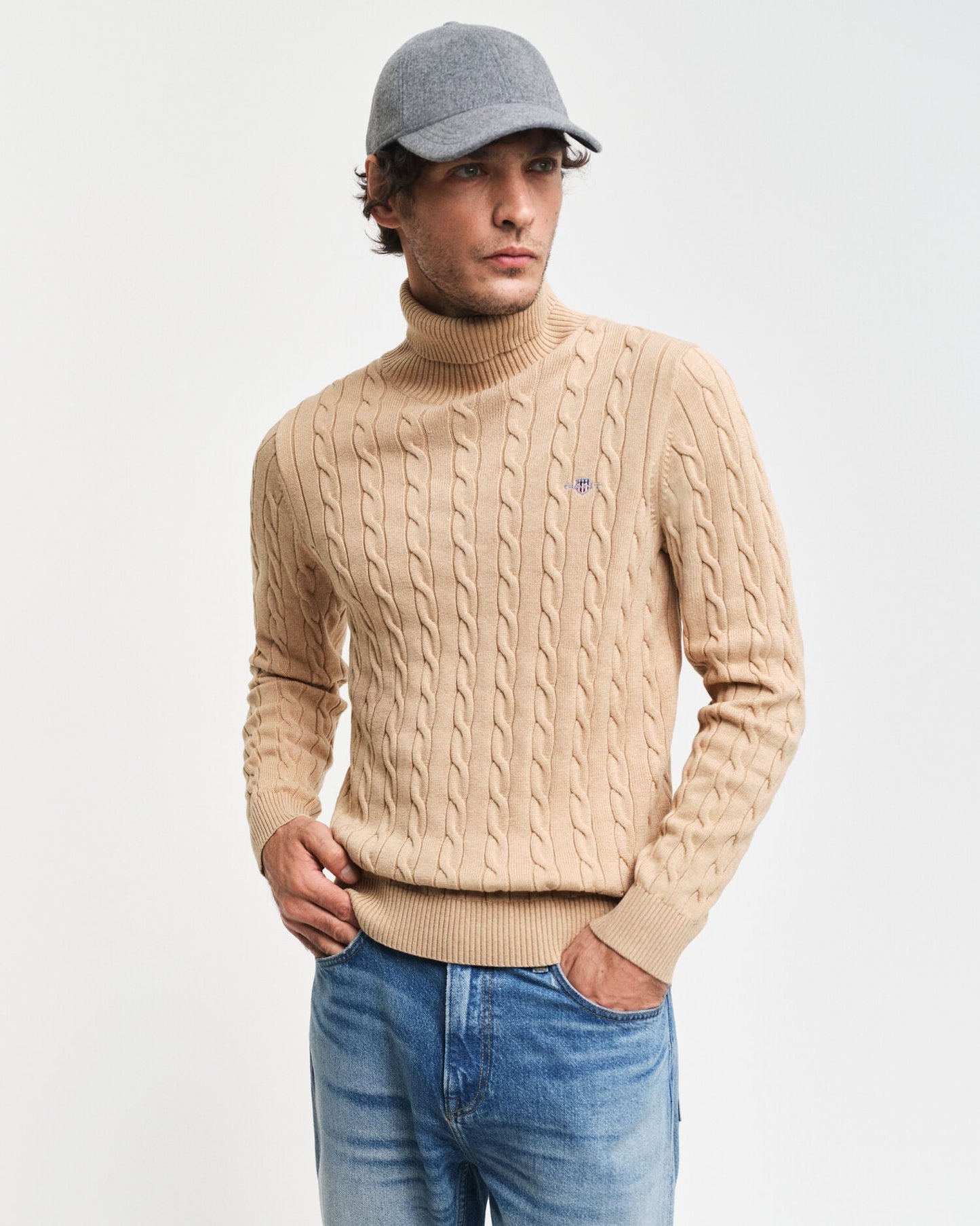 Baumwoll-Zopfstrickpullover mit Rollkragen