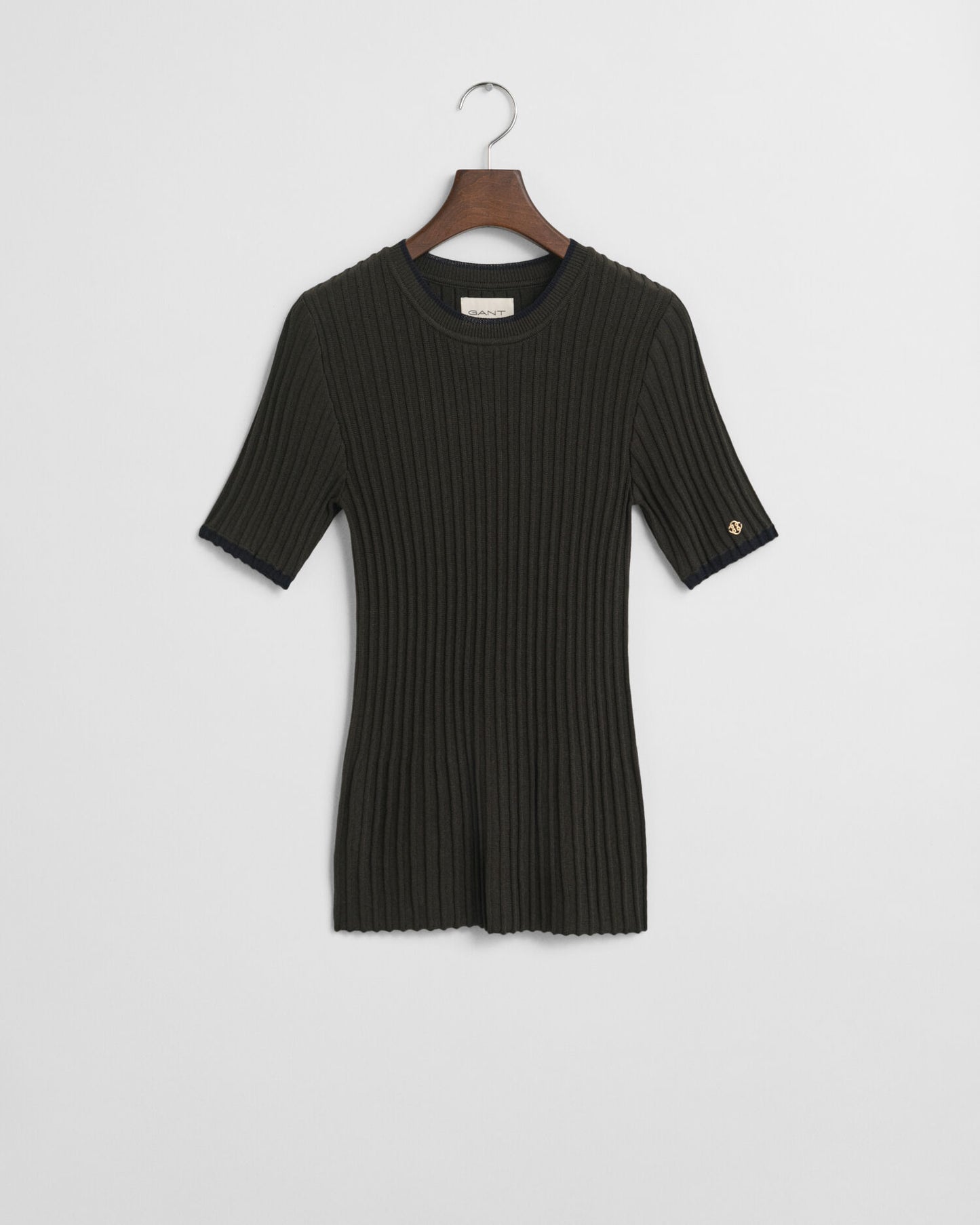 Gerippter Kurzarm-Pullover mit Kontrastdetails