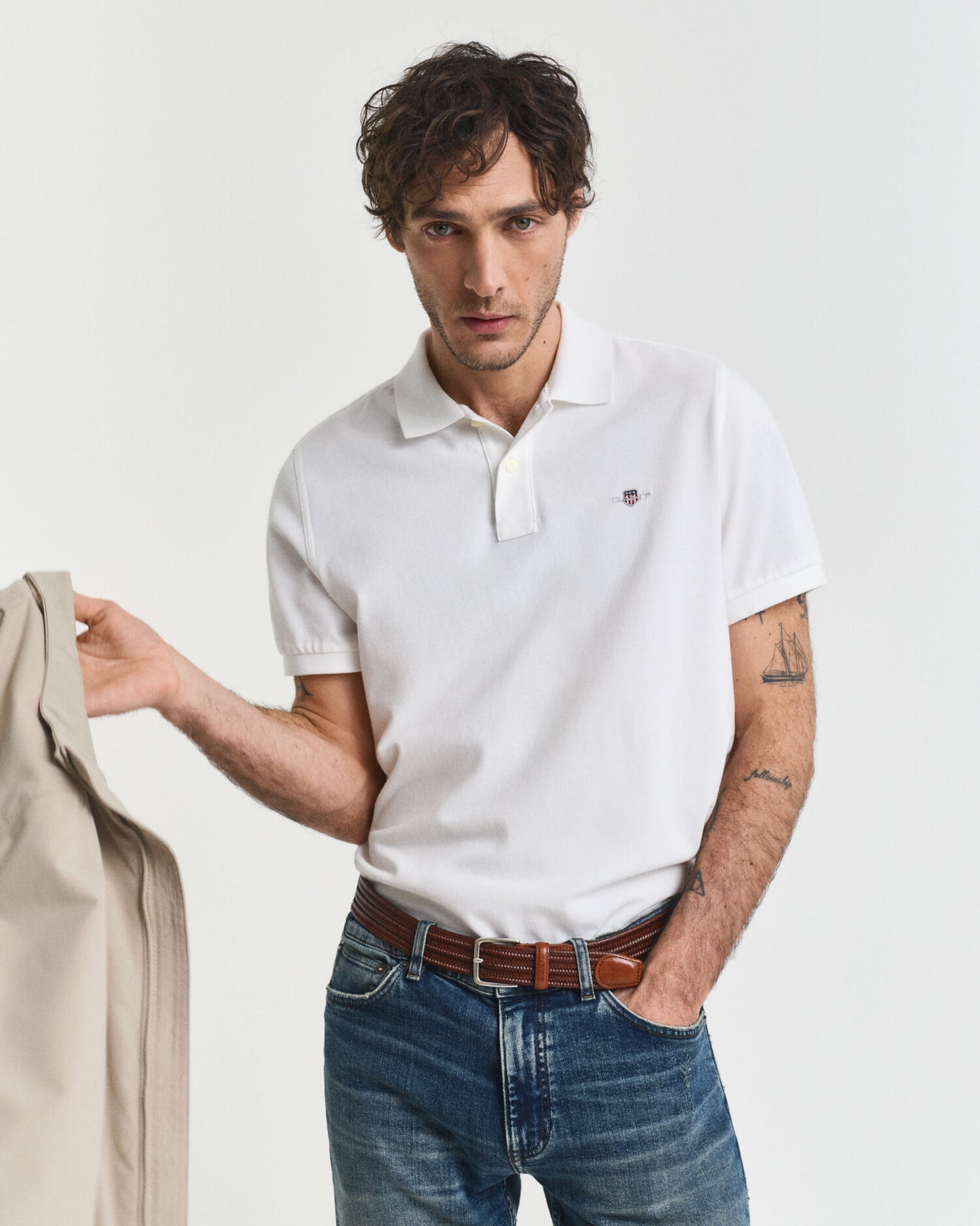 Regular Fit Polohemd mit Schild-Logo aus Piqué