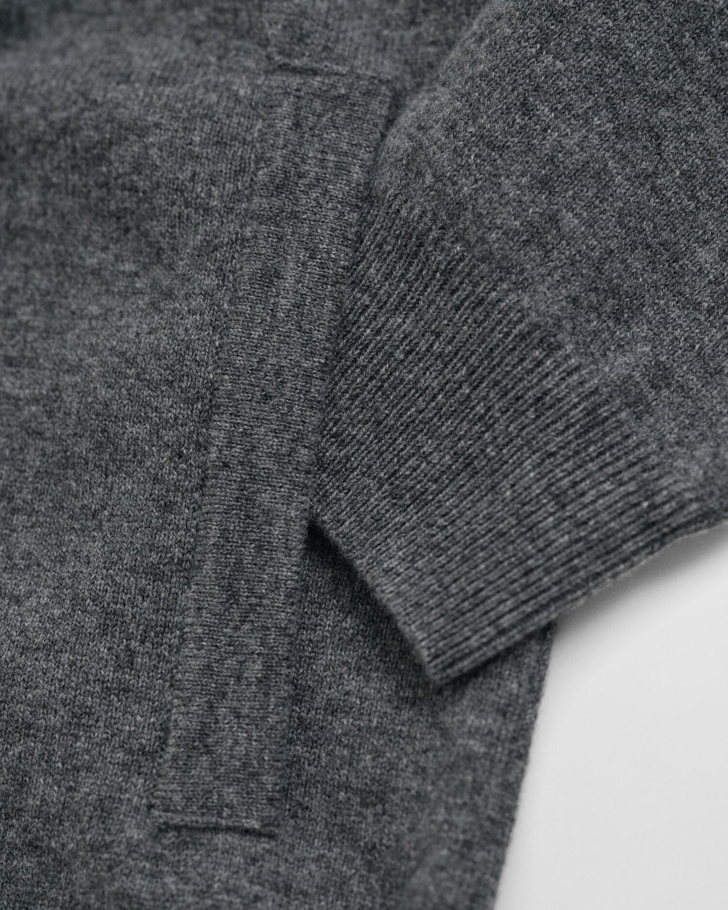 Superfeiner Lammwoll-Cardigan mit Reißverschluss