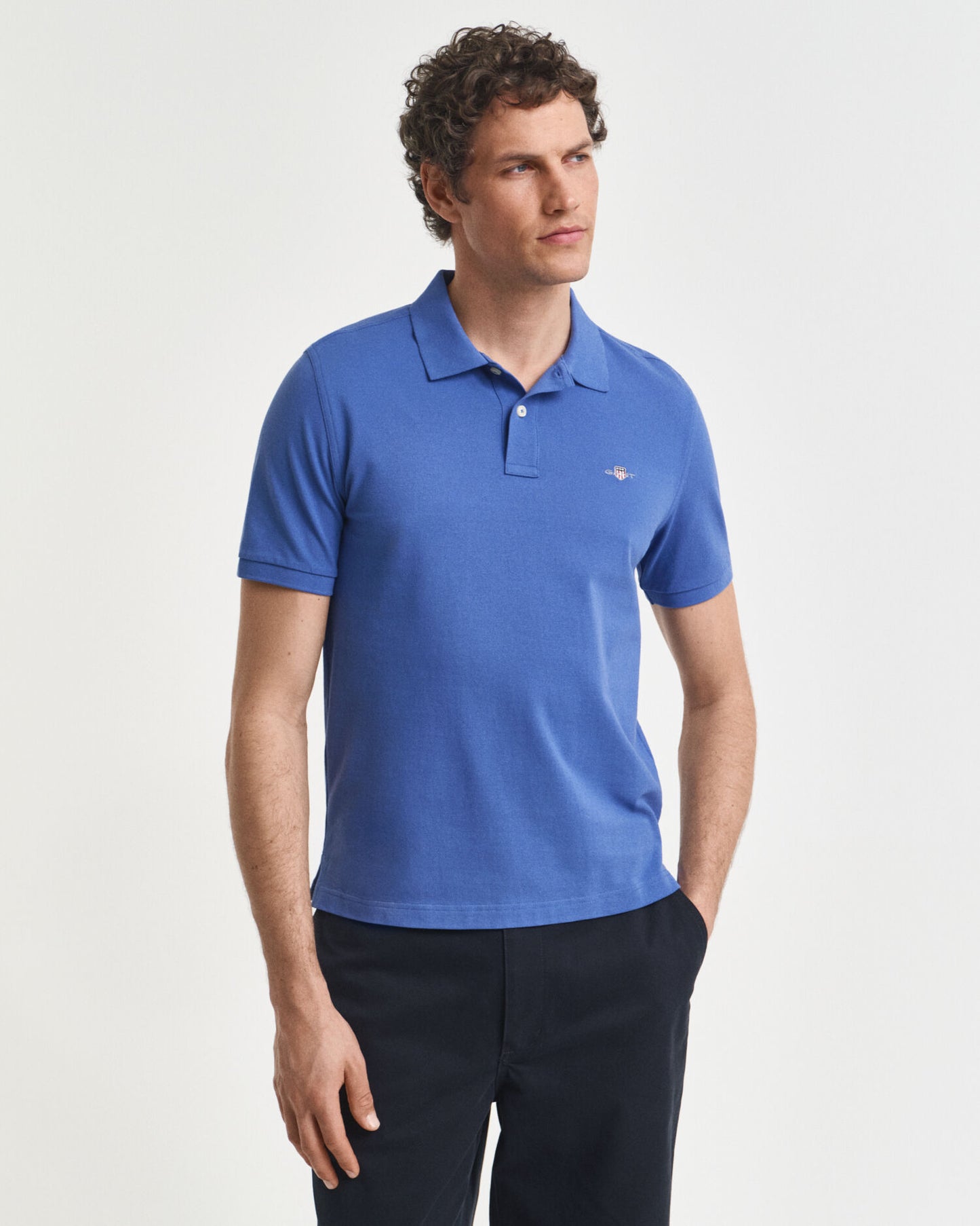 Regular Fit Polohemd mit Schild-Logo aus Piqué