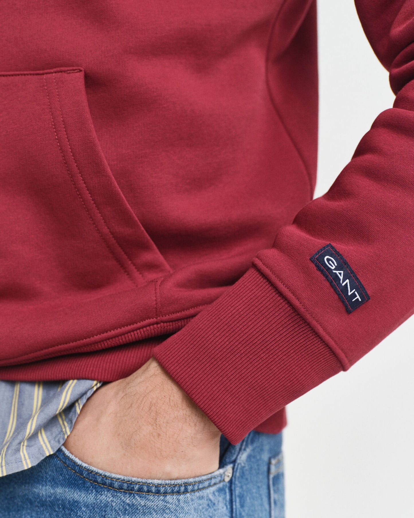 Kapuzenpullover mit Wappenmotiv