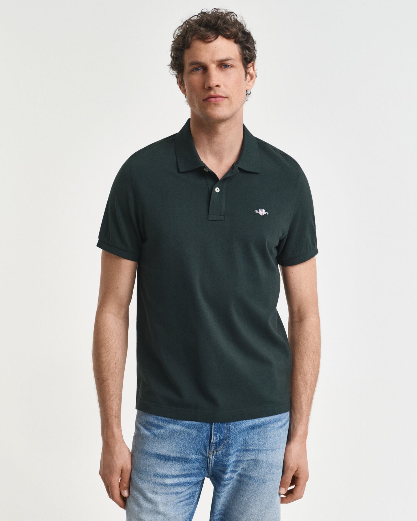 Regular Fit Polohemd mit Schild-Logo aus Piqué