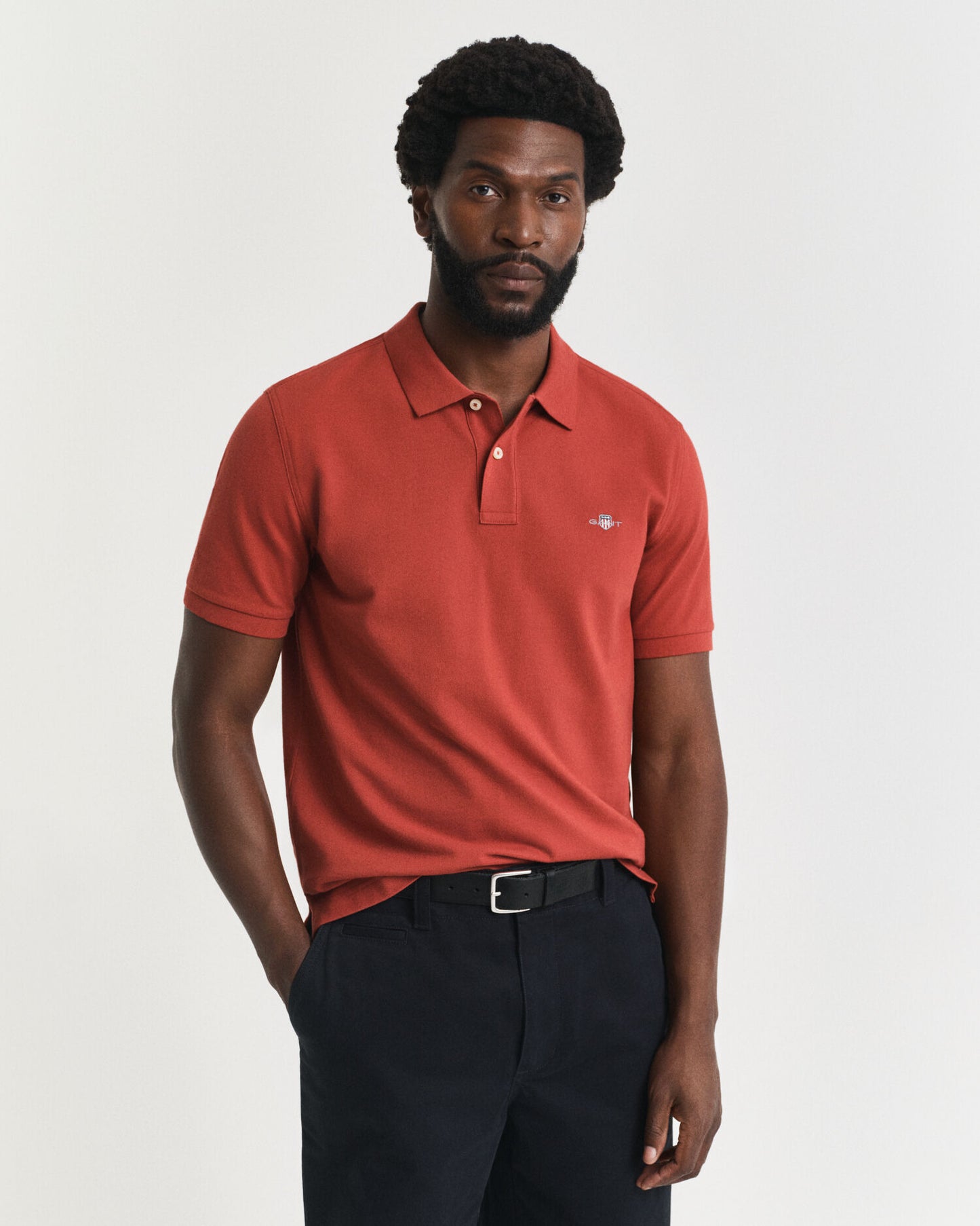 Regular Fit Polohemd mit Schild-Logo aus Piqué