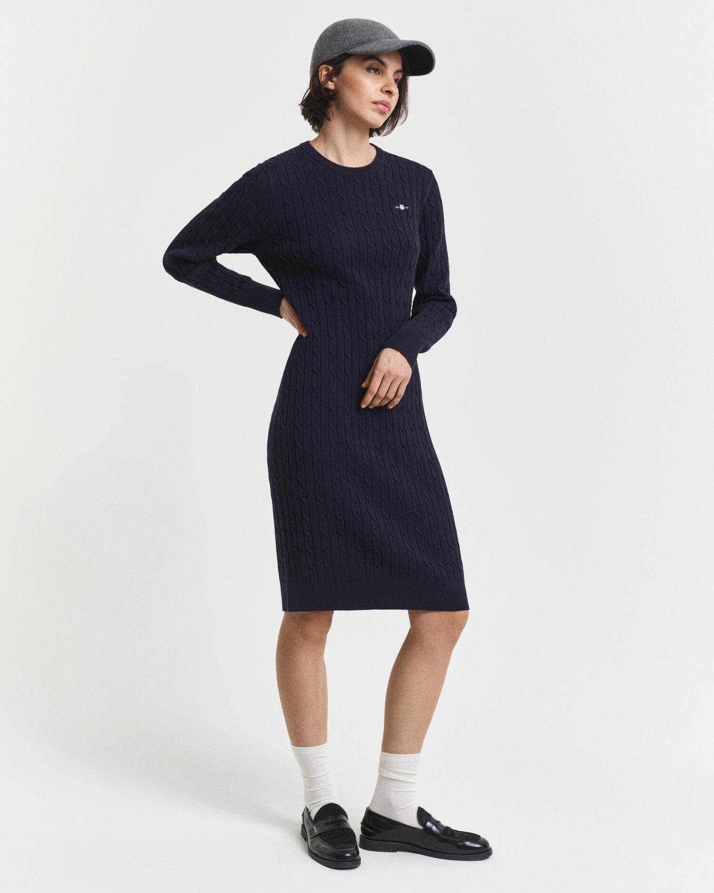 Kleid mit Rundhalsausschnitt aus elastischem Baumwollkabelstrick