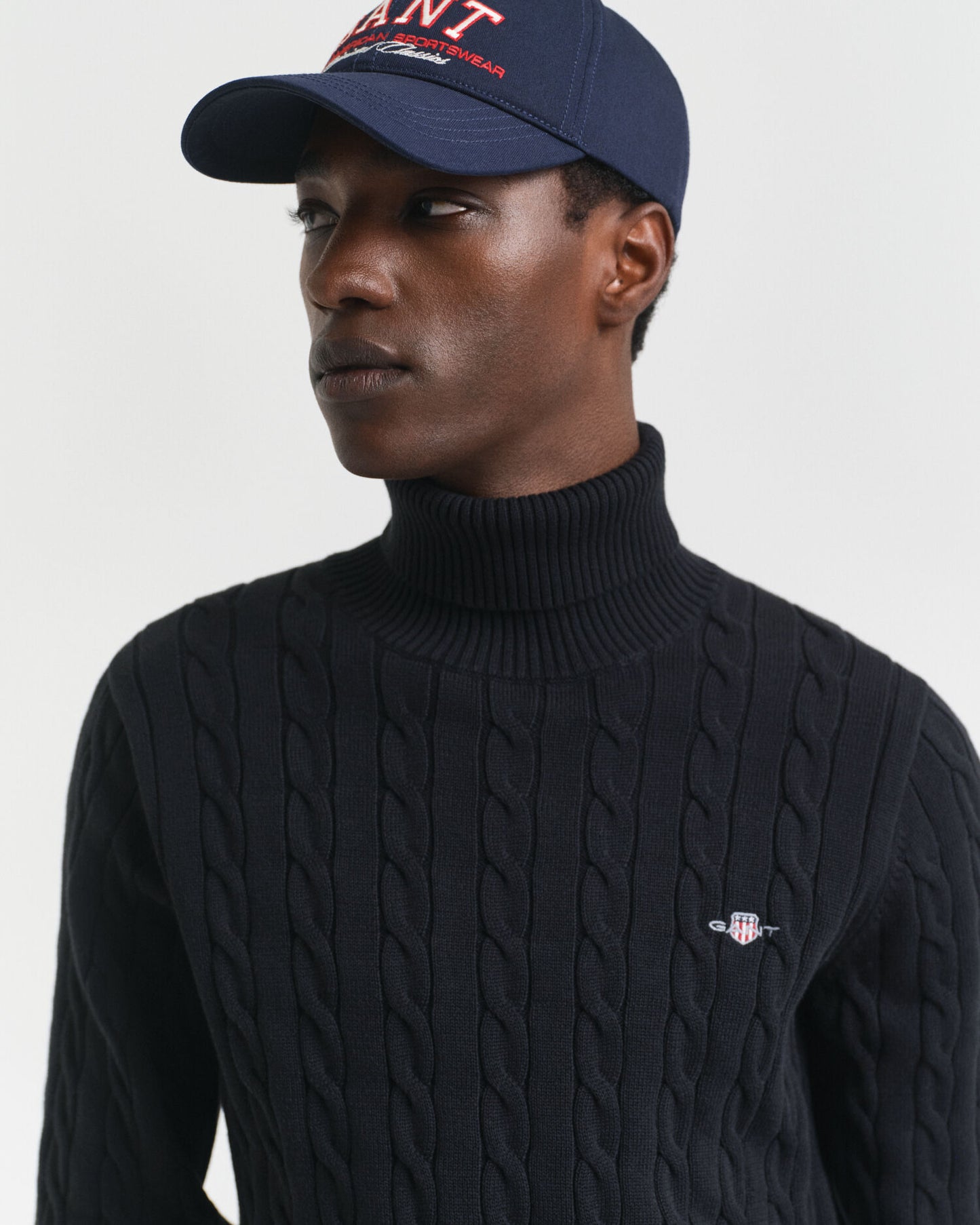 Baumwoll-Zopfstrickpullover mit Rollkragen