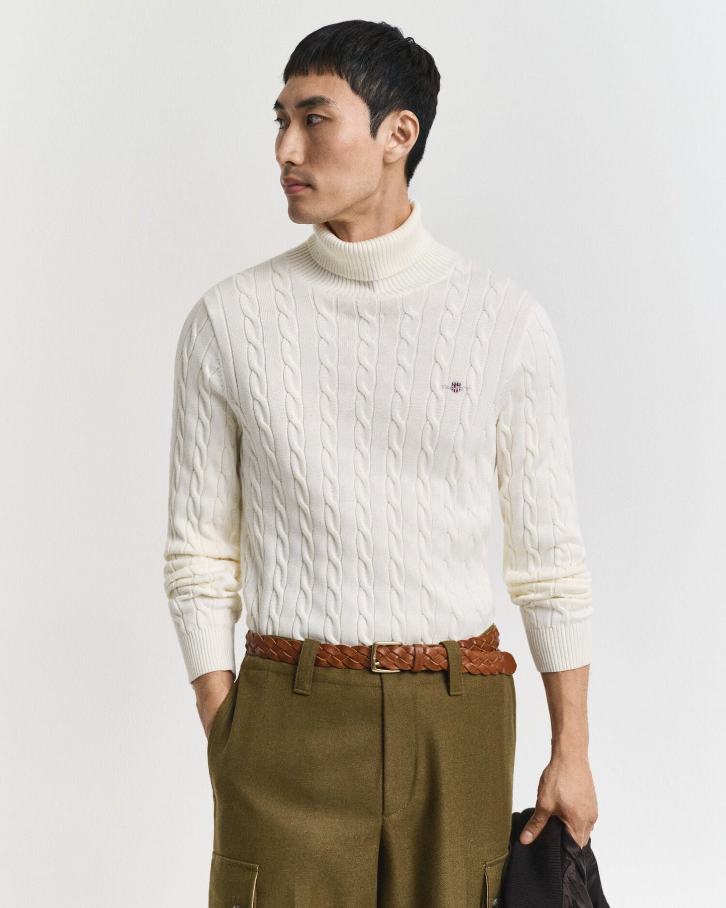 Baumwoll-Zopfstrickpullover mit Rollkragen